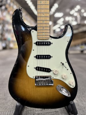 Fender - American Deluxe Strat (3TS) 2