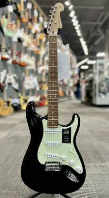 Store Special Product - Fender - Limited Edition Player Stratocaster with Roasted Pau Ferro Fingerboard - Black