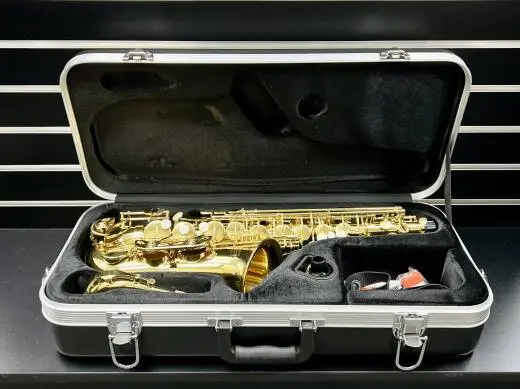 Carlton -ALTO SAX LACQUERED W/CASE