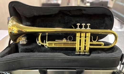 Nuova - Bb Student Trumpet Outfit