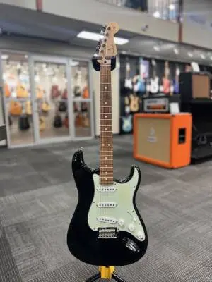 Fender DE Player Strat - Black