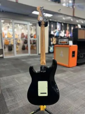 Fender DE Player Strat - Black 2