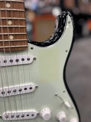 Fender DE Player Strat - Black 2