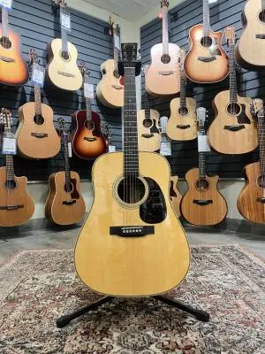 Martin Guitars - D-28 BSTRINGS