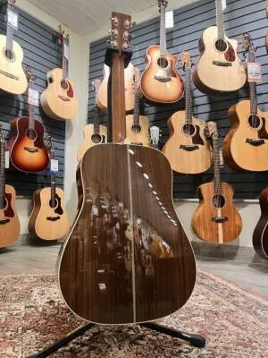 Martin Guitars - D-28 BSTRINGS 2
