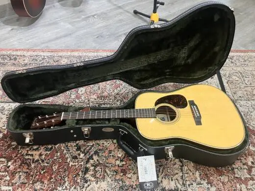 Martin Guitars - D-28 BSTRINGS 2