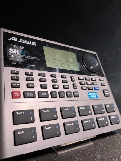 Alesis - SR-18