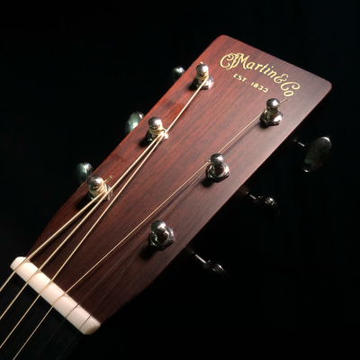 Martin Guitars HD-28 V18 4