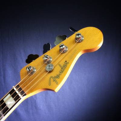 Fender Kingman Bass SCE - Three-Tone Sunburst 3