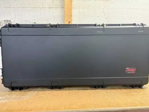 SKB I-SERIES WATERPROOF JUMBO GUITAR CASE 2