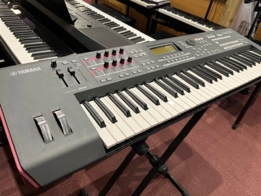 Yamaha - MOXF6