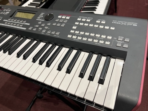 Yamaha - MOXF6 2