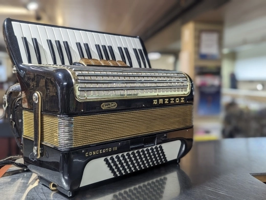 Hohner Concerto III Accordion 2