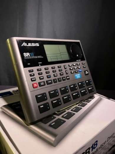 Alesis - SR-18