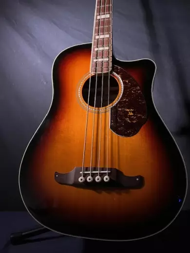 Fender 'Kingman' Acoustic Bass SCE 3-Tone Sunburst w/Case