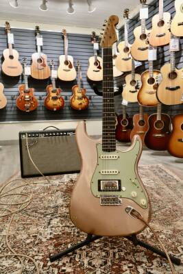 Store Special Product - Fender Custom Shop Limited Edition \