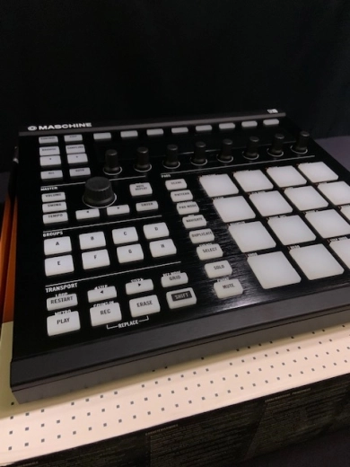 Native Instruments - MASCHINE MK2 BL