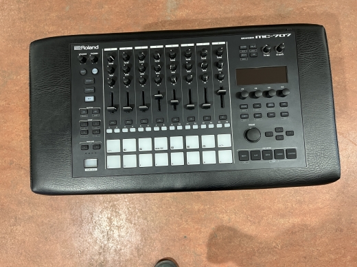 Roland MC-707 8-Channel Groovebox | Long & McQuade