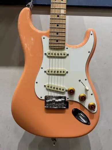 Limited Edition Player Stratocaster Pacific Peach 2