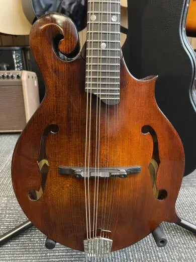 Eastman F-Style Mandolin with Solid Spruce Top and Solid Maple Back and Sides w/ case 2