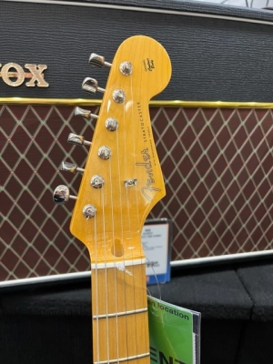 Fender JV Modified 50s Stratocaster HSS 2 Tone Sunburst 3