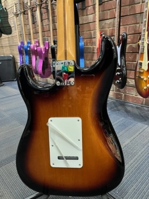 Fender Vintera 50s Stratocaster Mod 2 Tone Sunburst 5