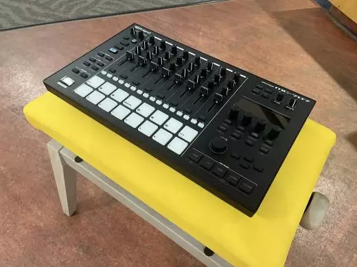 Roland - MC-707 2
