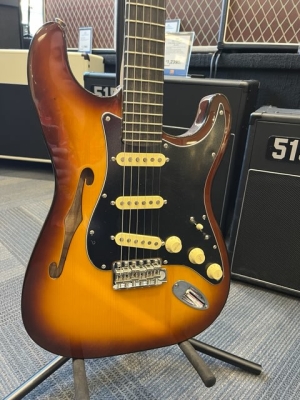 Fender Stratocaster Suona Thinline Ebony Fingerboard Violin Burst 2