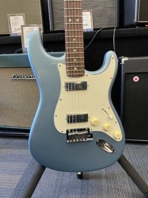 Fender American Professional II Stratocaster HH Ice Blue Metallic 2