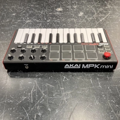 Akai - MPK MINI II 3