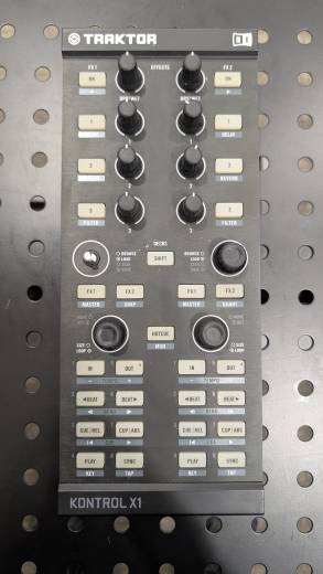 Native Instruments - TRAKTOR CONT X1