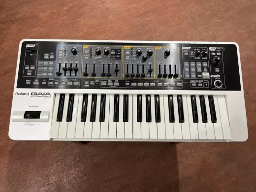 Roland - GAIA SH-01