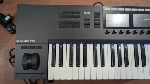 Native Instruments - KONTROL S49 MK2 4