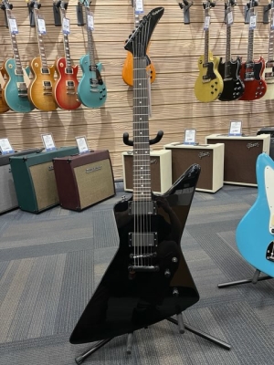 ギター Epiphone Limited Edition 1984 ExplorerEX Back to the Future with Epiphone's 1984 Explorer EX Limited Edition