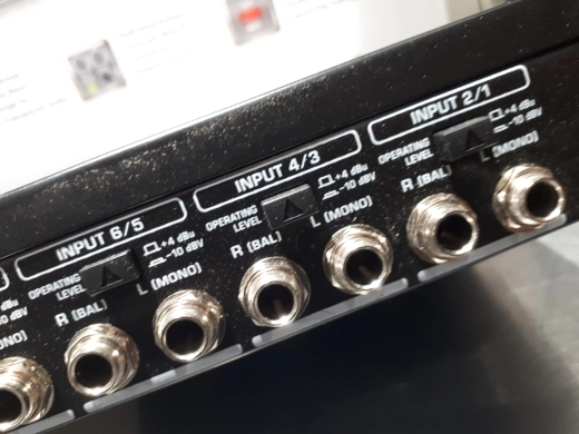 Behringer RX1602 Rackmount Line Mixer 4