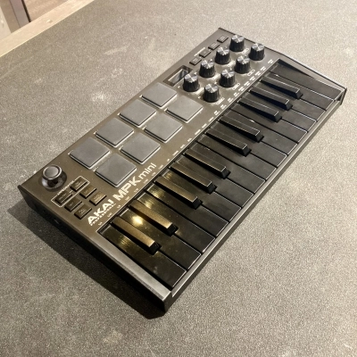 Akai MPK Mini mk3 Black 2