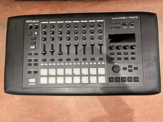 Roland MC-707