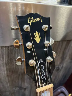 Gibson - SJ-200 Studio Walnut - Walnut Burst 2