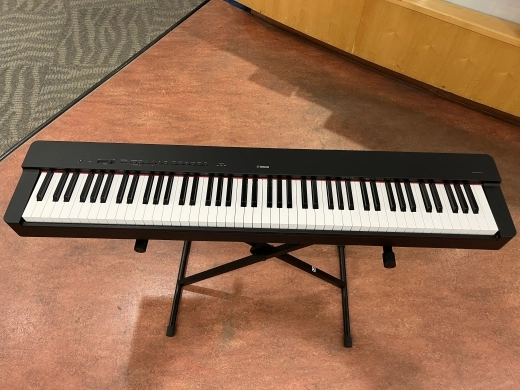 Yamaha P225 B