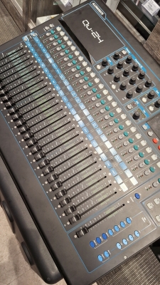 Store Special Product - Allen & Heath QU-24 Compact Digital Mixer