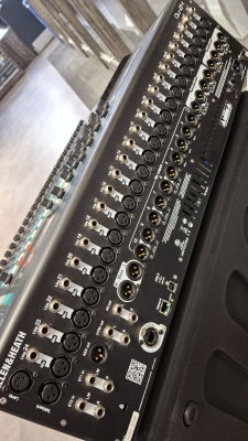 Store Special Product - Allen & Heath QU-24 Compact Digital Mixer