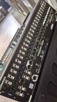 Allen & Heath - QU-24 2