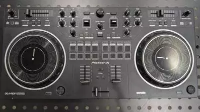 Pioneer DJ - DDJ-REV1