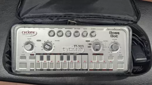TT303 Bassbot