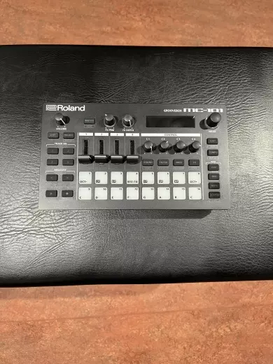 Roland - MC-101