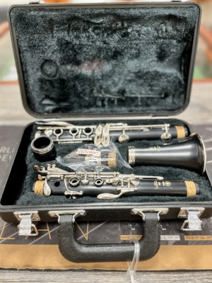 Yamaha YCL-250 Student Clarinet 6