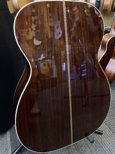 00-28 Modern Deluxe Spruce/East Indian Rosewood Acoustic Guitar with Case 2