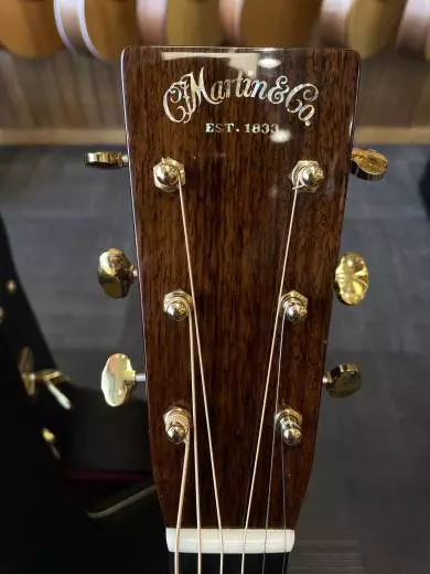 00-28 Modern Deluxe Spruce/East Indian Rosewood Acoustic Guitar with Case 2