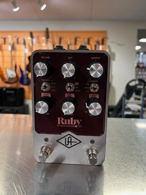 Universal Audio Ruby '63 Top Boost Amp Pedal