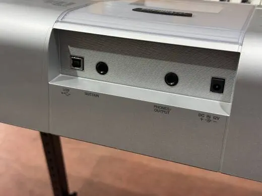 Yamaha DGX 205 76-Key Portable Digital Keyboard 2